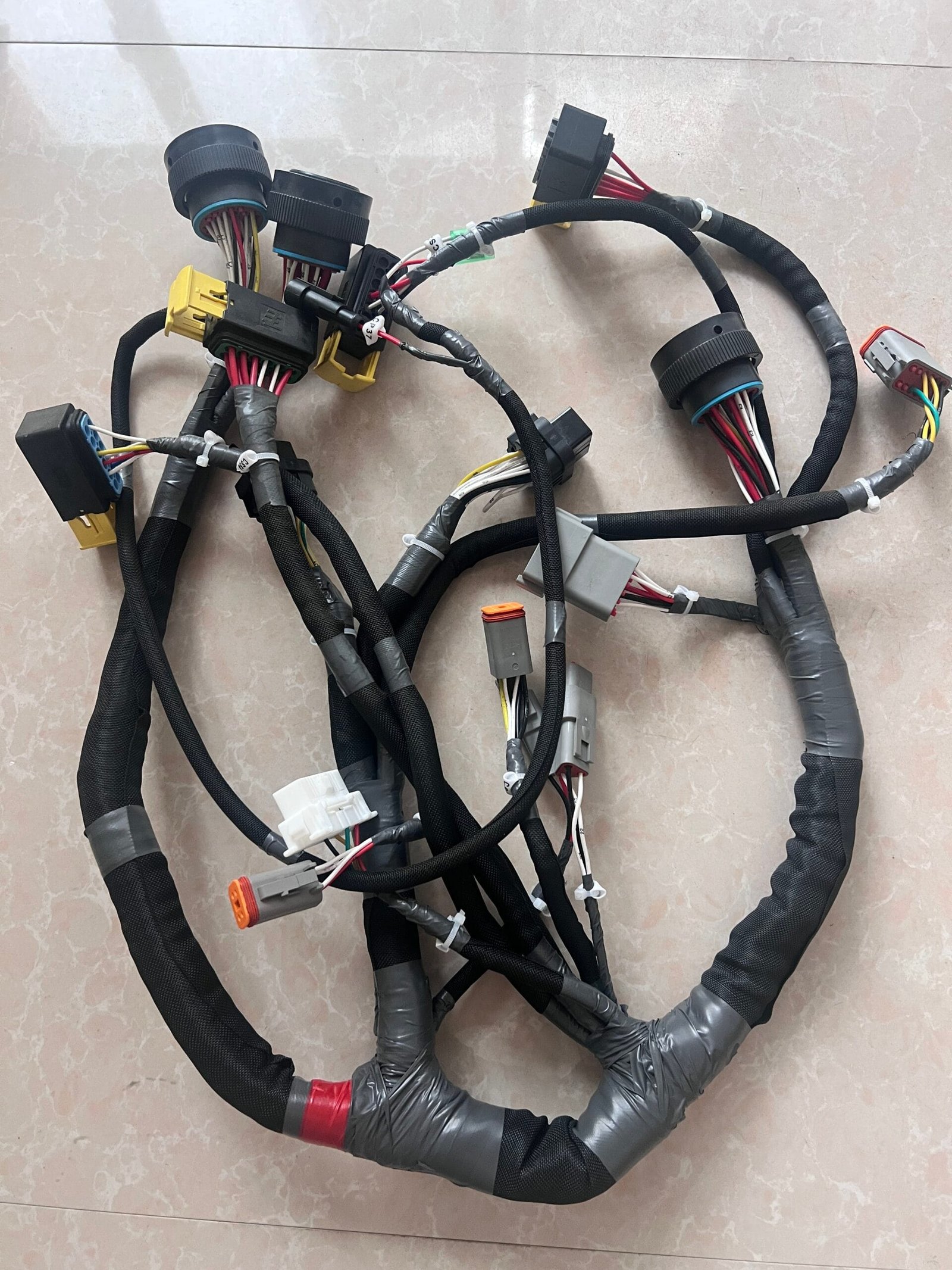J221-93C-010001 Wiring Harness for Excavator SE220LC - Image 3